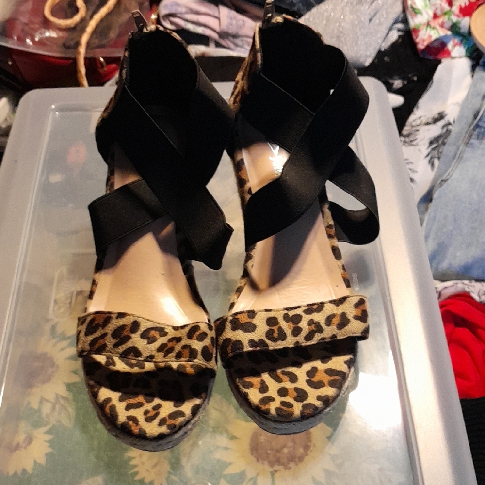 Leopard Print Strappy Sandals Size 8, New